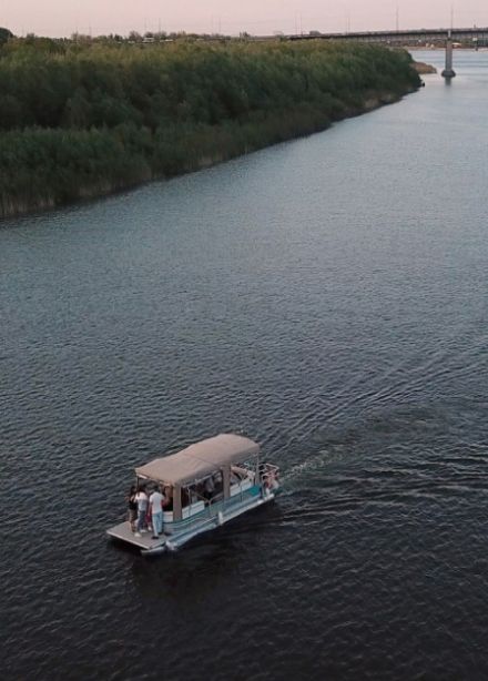 Обзорная прогулка вдоль набережных. Водные прогулки "Ветерок"